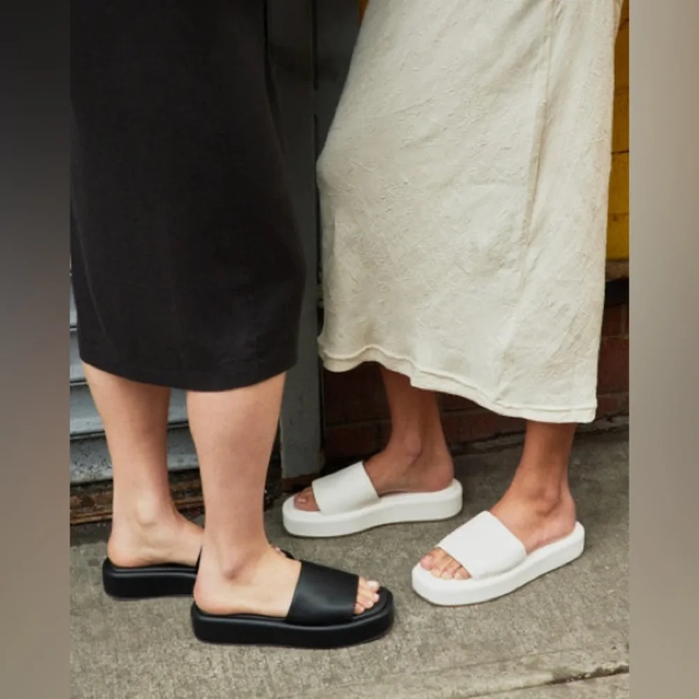 STEVE MADDEN White Platform Square Toe Flat Wedge Beach Slides Sandals Leather - Picture 1 of 16